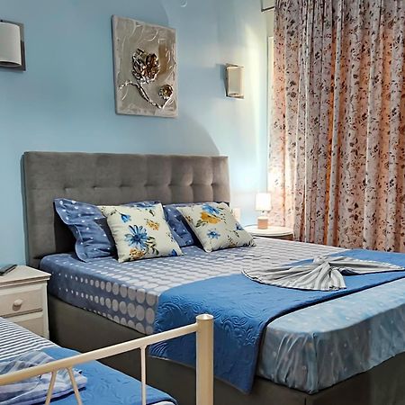Hara Apartment In Front Of The Beach Paralia Katerinis Bagian luar foto