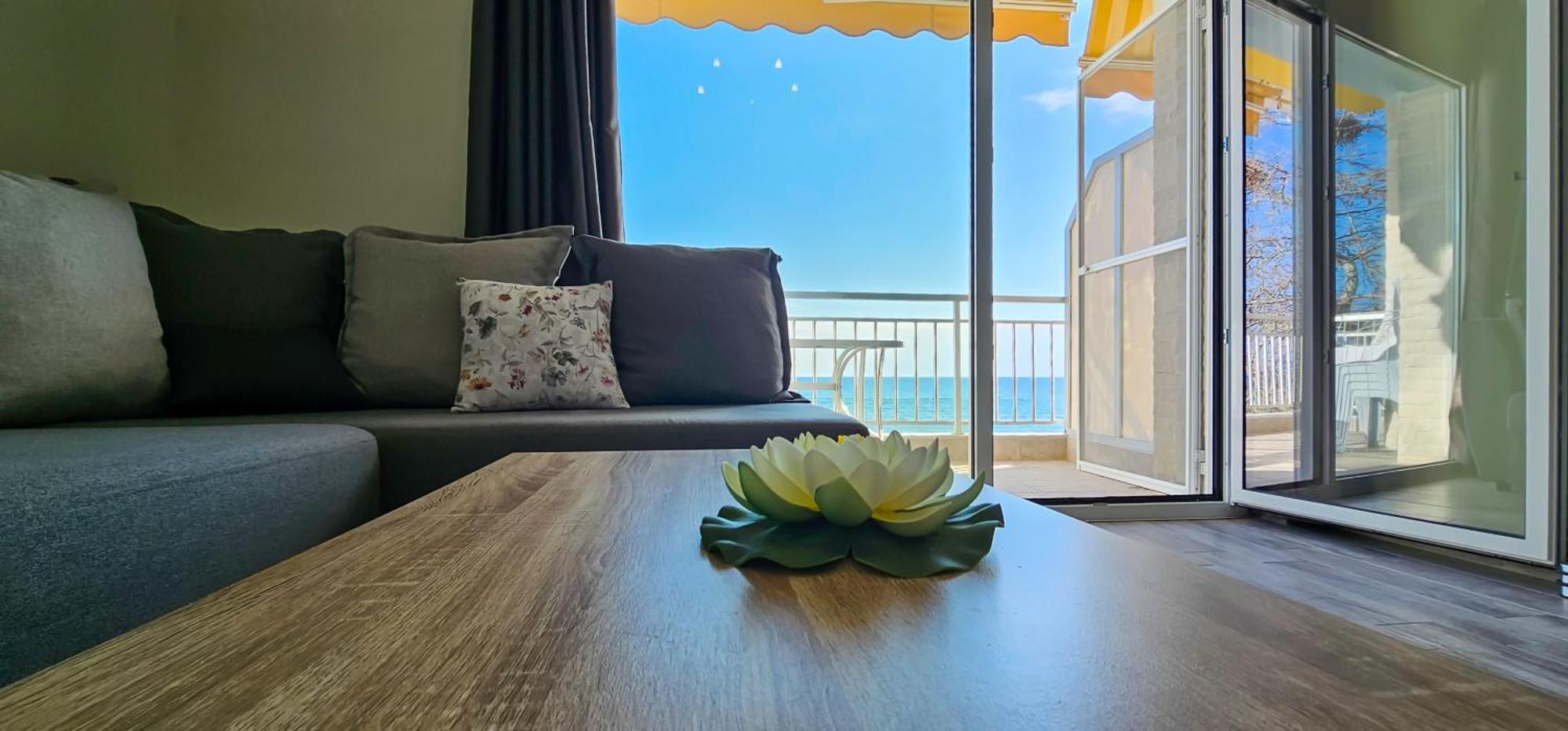 Hara Apartment In Front Of The Beach Paralia Katerinis Bagian luar foto