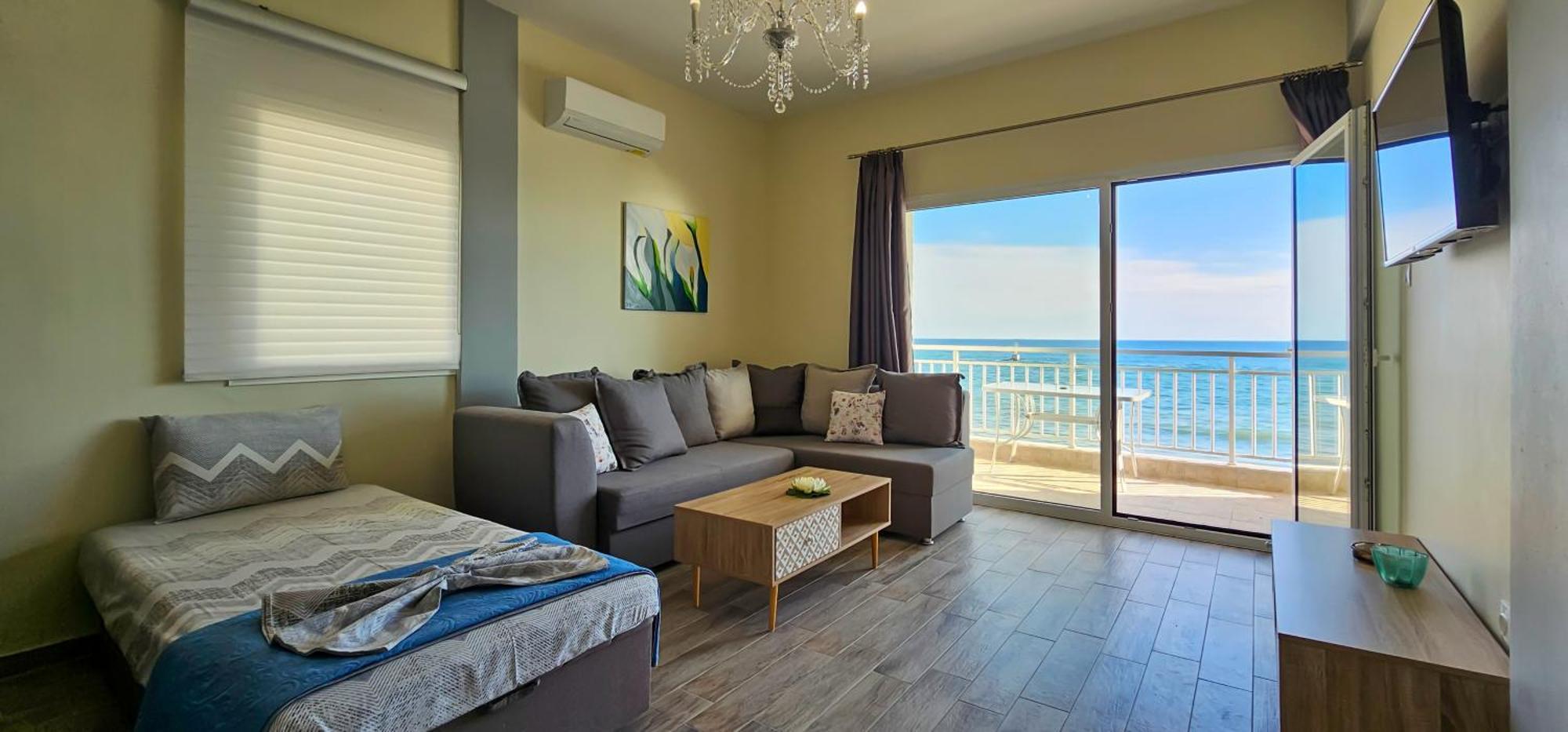 Hara Apartment In Front Of The Beach Paralia Katerinis Bagian luar foto