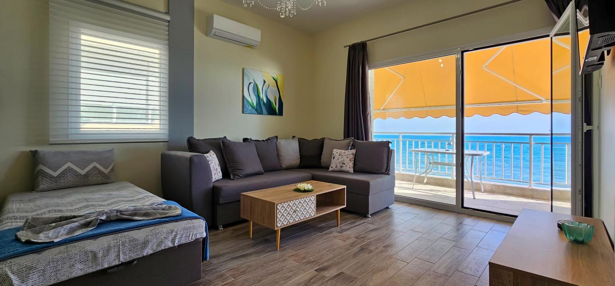 Hara Apartment In Front Of The Beach Paralia Katerinis Bagian luar foto
